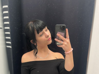 Ellediane - Ich liebe es zu tanzen und meine Brüste zu berühren... du willst meine Brustwarzen küssen?